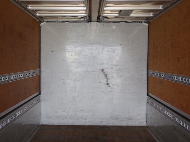 UDトラックスコンドルアルミウイング増トン（6t・8t）[写真13]