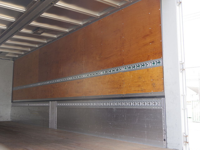 UDトラックスコンドルアルミウイング増トン（6t・8t）[写真16]