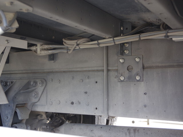 UDトラックスコンドルアルミウイング増トン（6t・8t）[写真06]