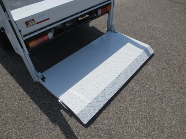 三菱ふそうキャンター平ボディ小型（2t・3t）[写真10]