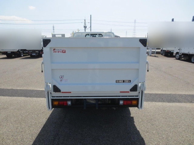 三菱ふそうキャンター平ボディ小型（2t・3t）[写真06]