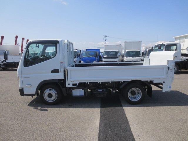 三菱ふそうキャンター平ボディ小型（2t・3t）[写真08]