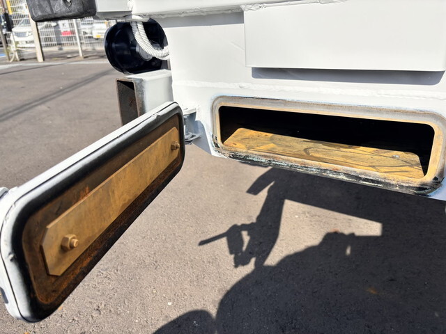 いすゞエルフパッカー車（塵芥車）小型（2t・3t）[写真10]