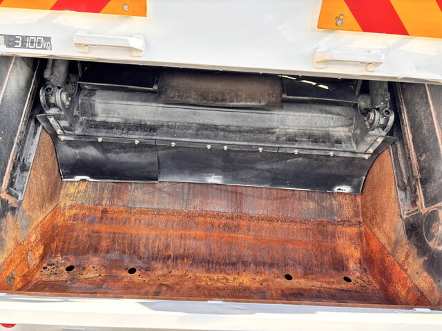 いすゞエルフパッカー車（塵芥車）小型（2t・3t）[写真11]