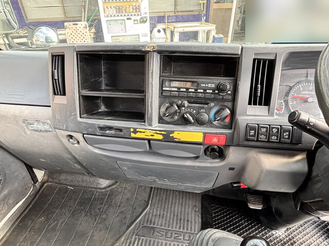 いすゞエルフクレーン4段小型（2t・3t）[写真34]