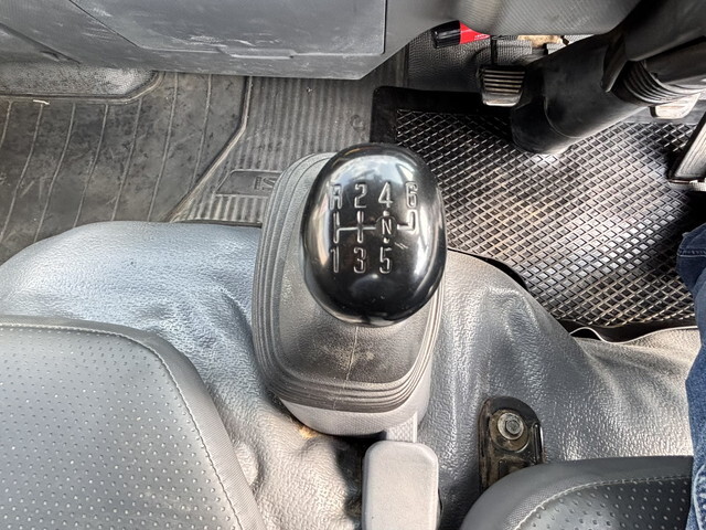 いすゞエルフクレーン4段小型（2t・3t）[写真35]