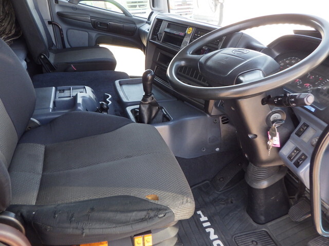 日野プロフィア平ボディ大型（10t）[写真18]