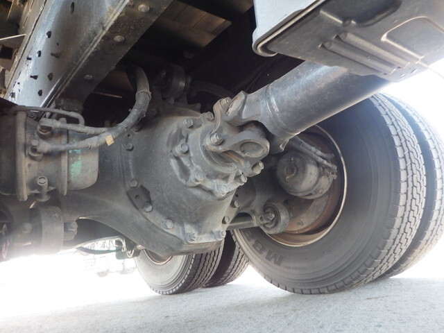 日野プロフィア平ボディ大型（10t）[写真30]