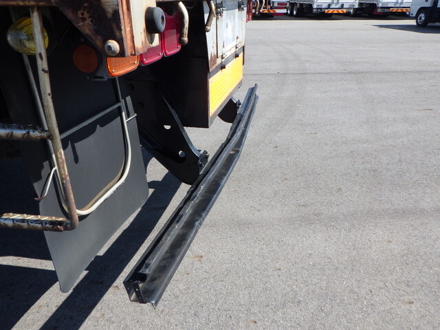 日野プロフィア平ボディ大型（10t）[写真38]