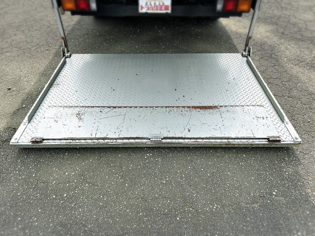 三菱ふそうキャンターアルミバン小型（2t・3t）[写真13]