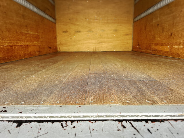 三菱ふそうキャンターアルミバン小型（2t・3t）[写真18]