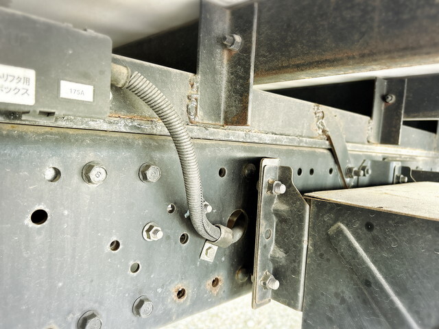 三菱ふそうキャンターアルミバン小型（2t・3t）[写真25]