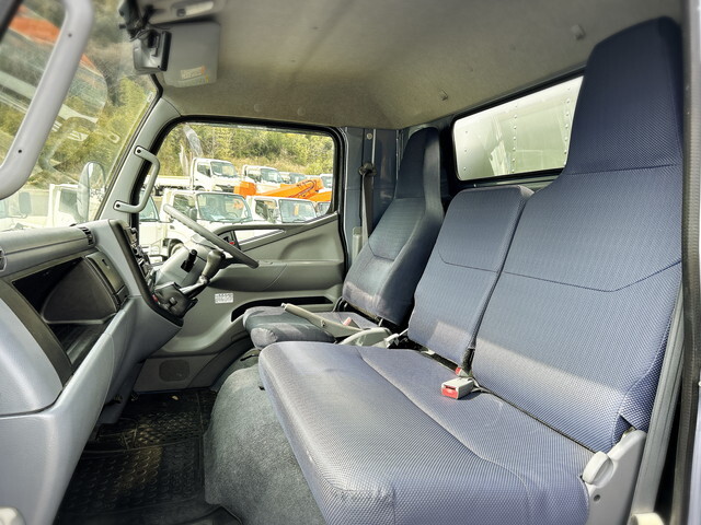 三菱ふそうキャンターアルミバン小型（2t・3t）[写真30]