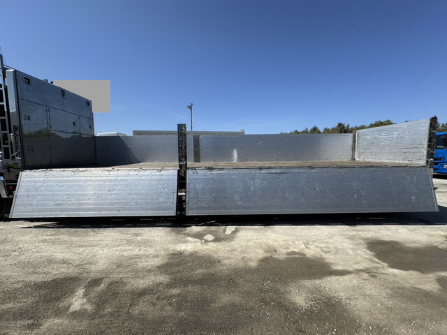 三菱ふそうスーパーグレートアルミブロック大型（10t）[写真19]