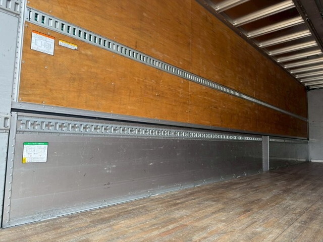 UDトラックスクオンアルミウイング大型（10t）[写真12]