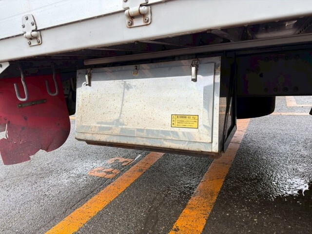 UDトラックスクオンアルミウイング大型（10t）[写真18]