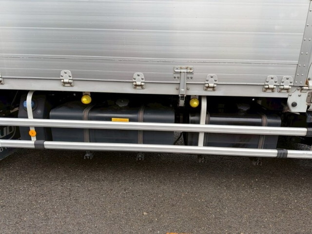 UDトラックスクオンアルミウイング大型（10t）[写真19]