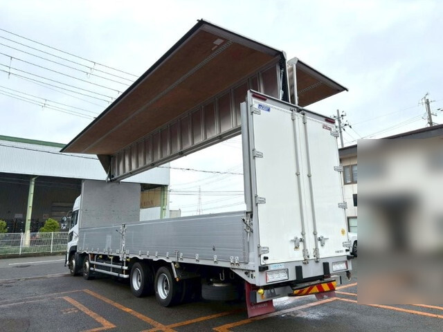 UDトラックスクオンアルミウイング大型（10t）[写真02]