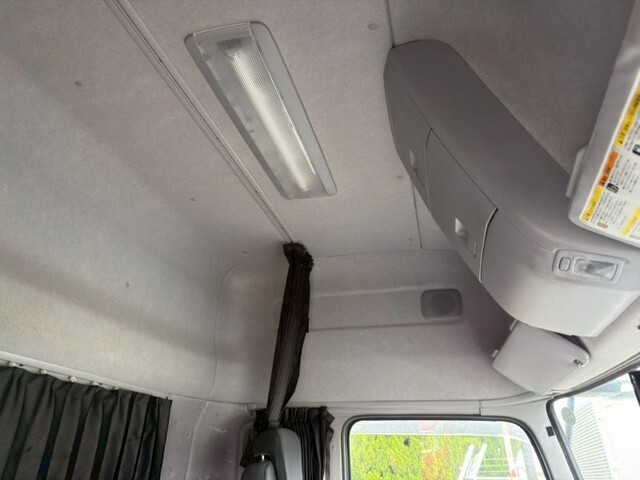 UDトラックスクオンアルミウイング大型（10t）[写真26]