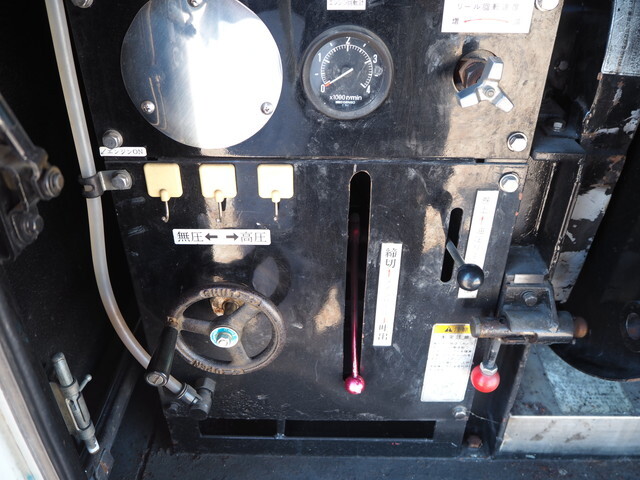 いすゞエルフ高圧洗浄車小型（2t・3t）[写真19]