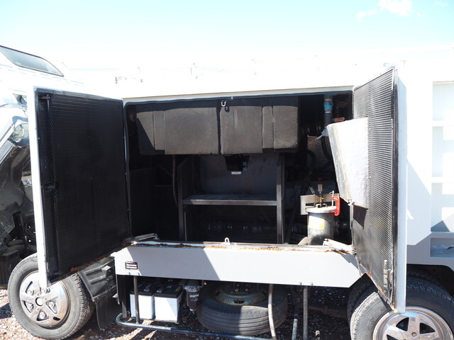 いすゞエルフ高圧洗浄車小型（2t・3t）[写真25]