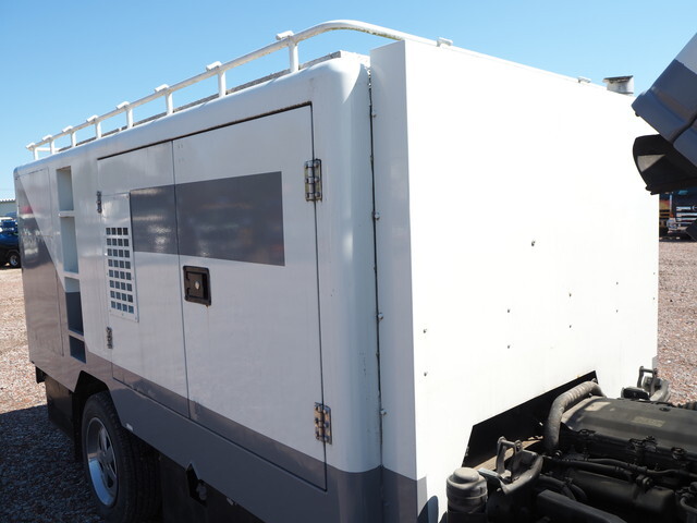 いすゞエルフ高圧洗浄車小型（2t・3t）[写真08]