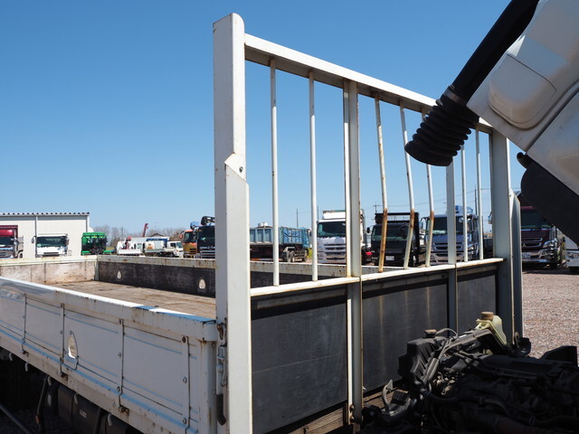 三菱ふそうキャンター平ボディ小型（2t・3t）[写真10]