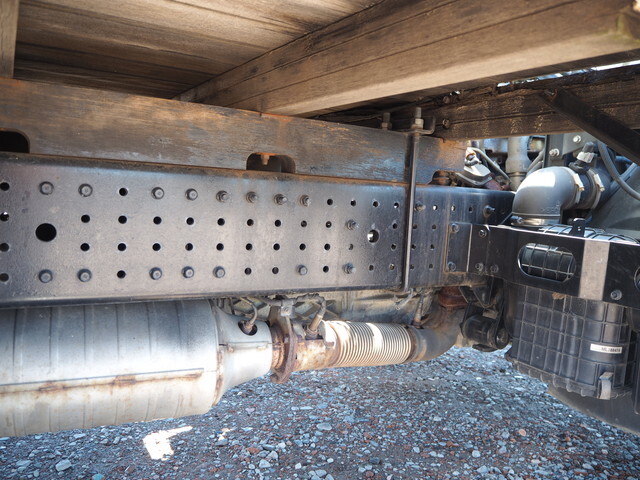 三菱ふそうキャンター平ボディ小型（2t・3t）[写真13]