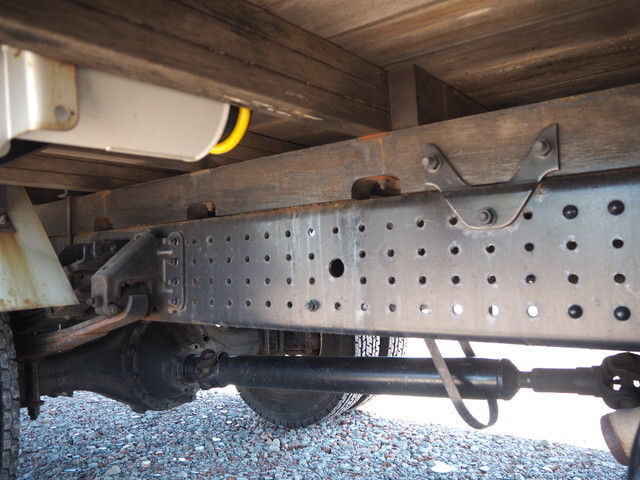 三菱ふそうキャンター平ボディ小型（2t・3t）[写真15]