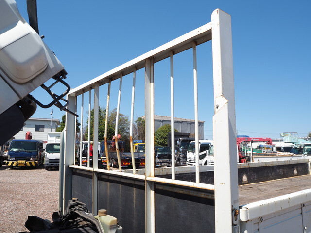 三菱ふそうキャンター平ボディ小型（2t・3t）[写真30]