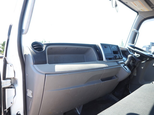 三菱ふそうキャンター平ボディ小型（2t・3t）[写真31]