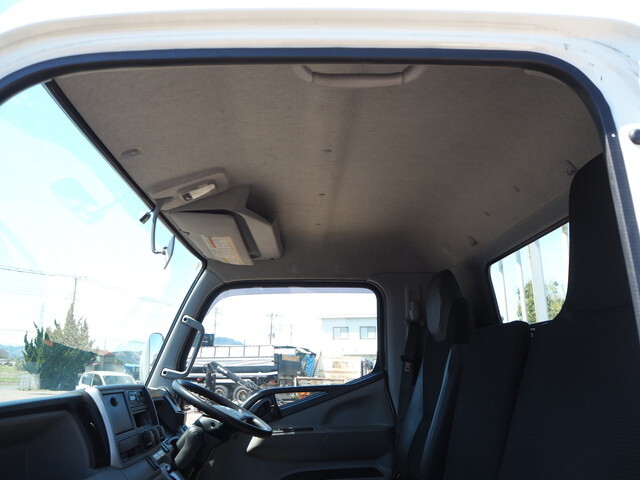 三菱ふそうキャンター平ボディ小型（2t・3t）[写真32]