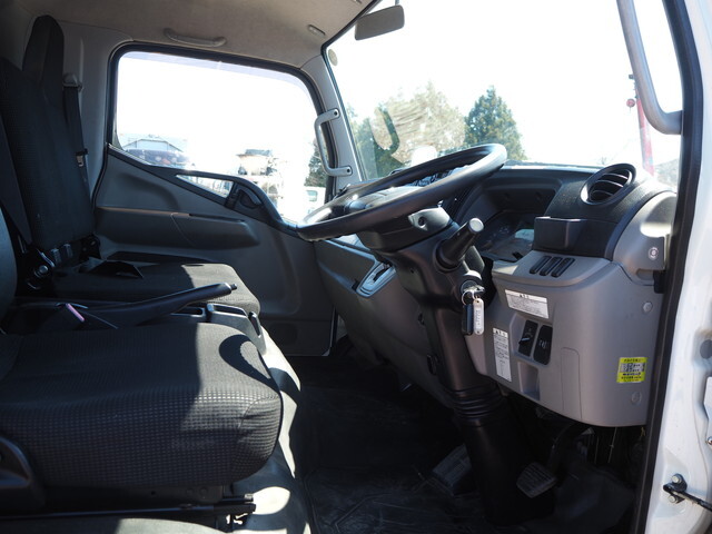 三菱ふそうキャンター平ボディ小型（2t・3t）[写真35]