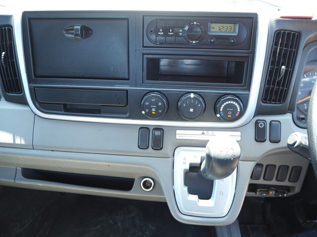 三菱ふそうキャンター平ボディ小型（2t・3t）[写真37]