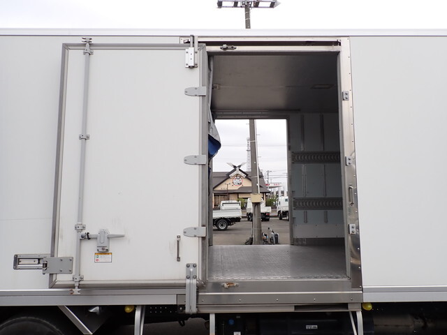 三菱ふそうキャンター冷凍車（冷蔵車）小型（2t・3t）[写真12]