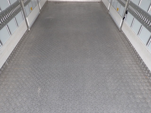 三菱ふそうキャンター冷凍車（冷蔵車）小型（2t・3t）[写真21]