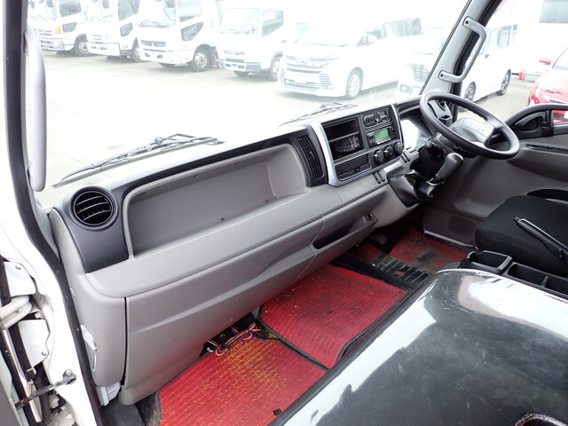 三菱ふそうキャンター冷凍車（冷蔵車）小型（2t・3t）[写真30]