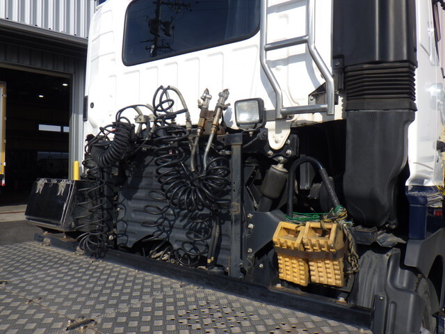 日野プロフィアトレーラーヘッド（トラクターヘッド）大型（10t）[写真12]