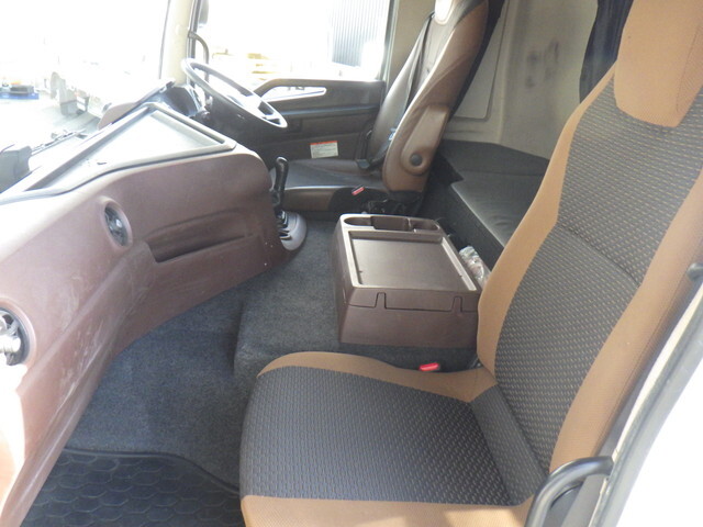 日野プロフィアトレーラーヘッド（トラクターヘッド）大型（10t）[写真36]