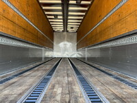 いすゞギガアルミウイング大型（10t）[写真12]