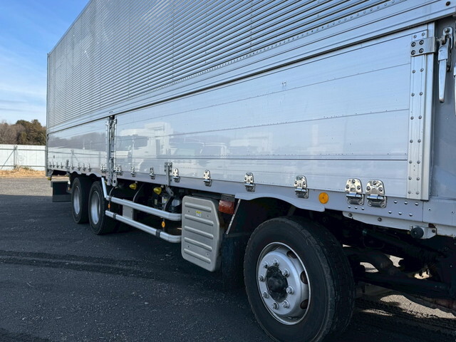 いすゞギガアルミウイング大型（10t）[写真15]