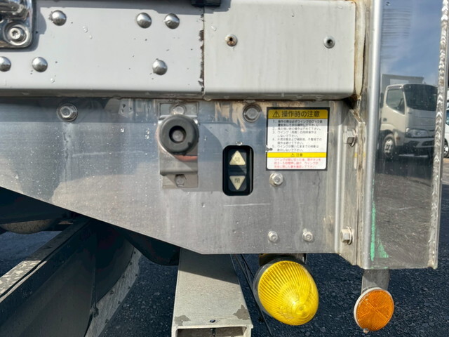 いすゞギガアルミウイング大型（10t）[写真17]