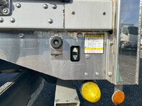 いすゞギガアルミウイング大型（10t）[写真18]