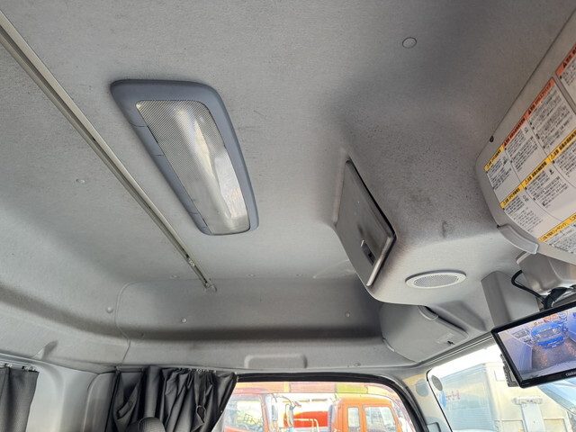 いすゞギガアルミウイング大型（10t）[写真27]