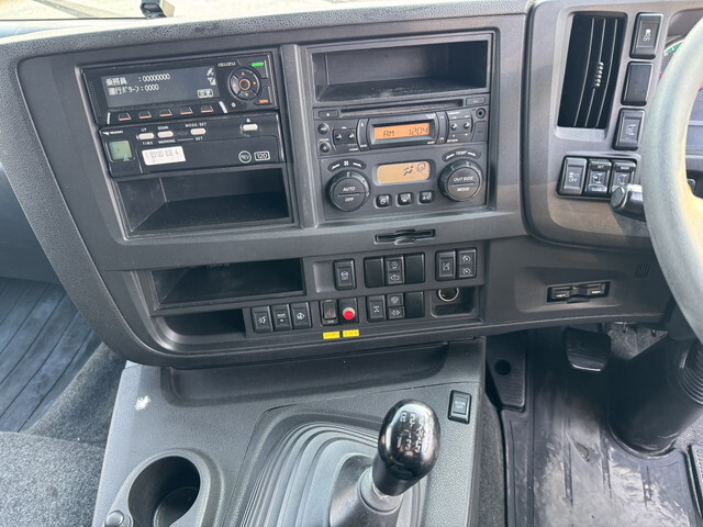 いすゞギガアルミウイング大型（10t）[写真29]