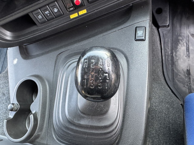 いすゞギガアルミウイング大型（10t）[写真30]