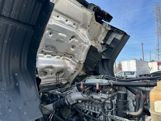 いすゞギガアルミウイング大型（10t）[写真33]