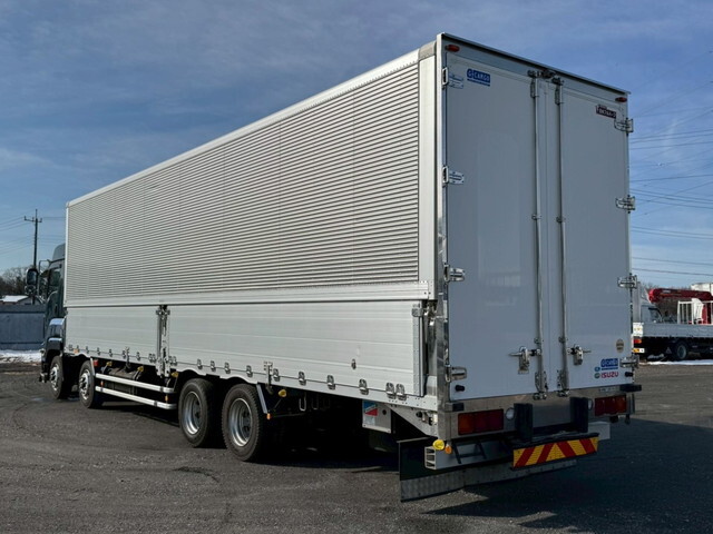 いすゞギガアルミウイング大型（10t）[写真05]