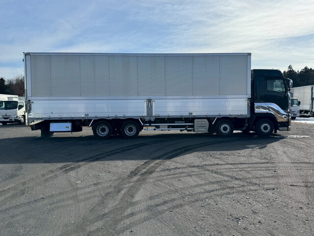 いすゞギガアルミウイング大型（10t）[写真08]