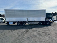 いすゞギガアルミウイング大型（10t）[写真09]